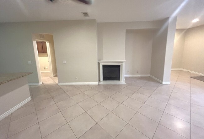 Building Photo - Isidora Lane  Eastvale, Ca (3 bed, 2.5 bath)