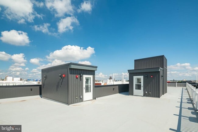 Building Photo - 2000 N Front St