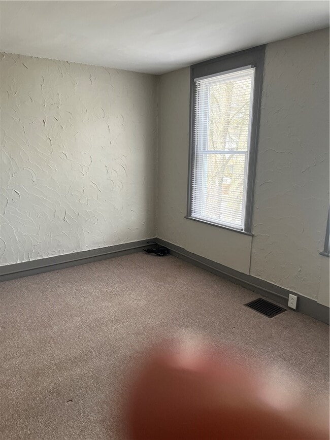 Building Photo - 119 Sayre St