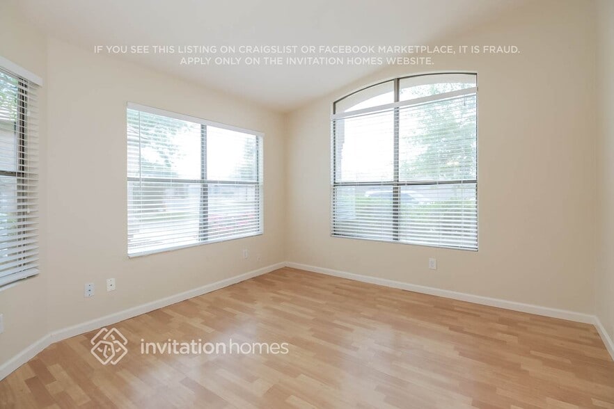 Building Photo - 2304 E Pinto Dr