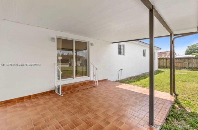 Building Photo - 1810 SW 70th Ave