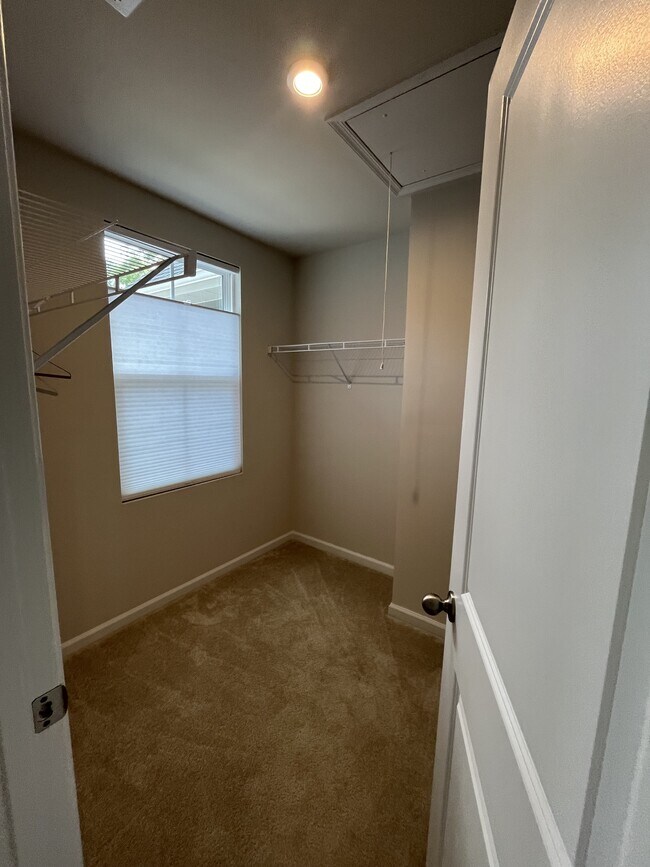 Building Photo - 1532 39th Ave Lp NE