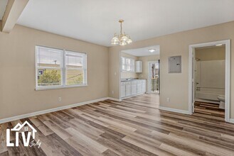 Building Photo - 2 Bed, 1 Bath Pet-Friendly Apartments!