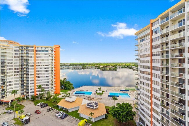 Building Photo - 1351 NE Miami Gardens Dr