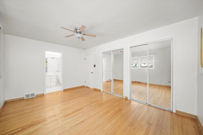 Building Photo - 400 Locust Rd