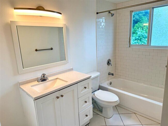 Building Photo - 2 bedroom in North Miami FL 33161