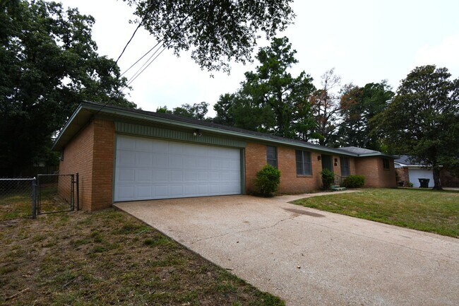 Building Photo - 3202 Autumn Leaves Dr