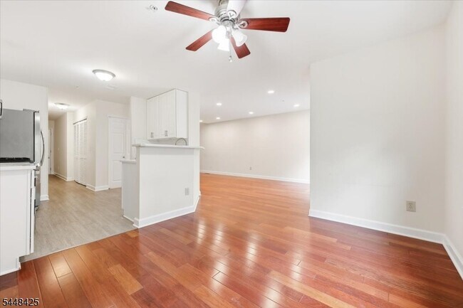 Building Photo - 604 Knollwood Ct