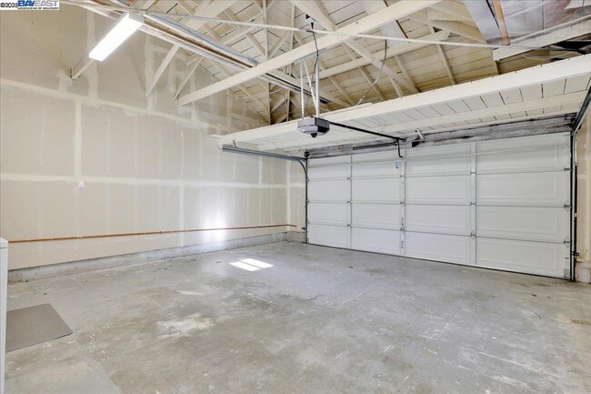 Building Photo - 1827 Bandoni Ave