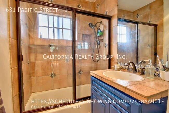 Building Photo - 631 Pacific St