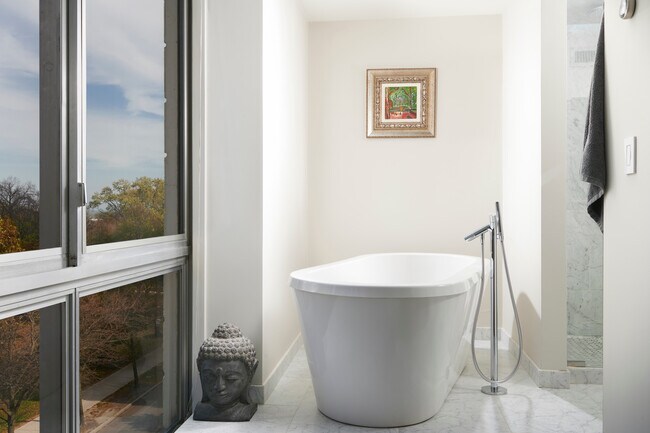 Building Photo - 1555 N Dearborn Pky