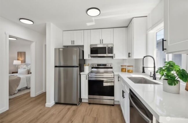 Building Photo - Beautifully Renovated 1 Bed, 1 Bath Home w...