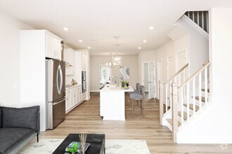 Building Photo - Beautiful Townhouse Just South of Downtown...