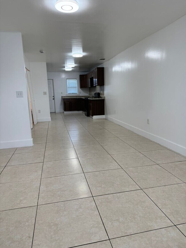 Building Photo - Goulds Duplex