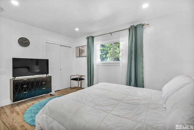 Building Photo - 405 Gregory Way