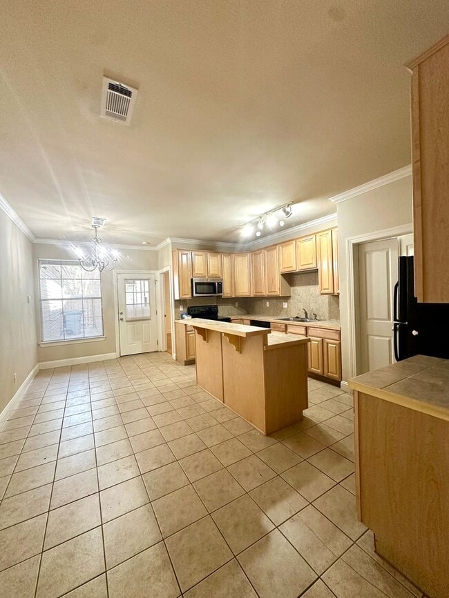 Building Photo - Summerwood Villas 3BR 2BA