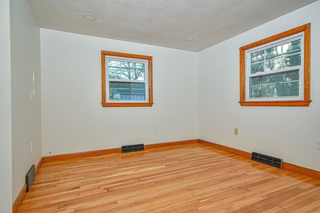 Building Photo - 43 Miller Ave