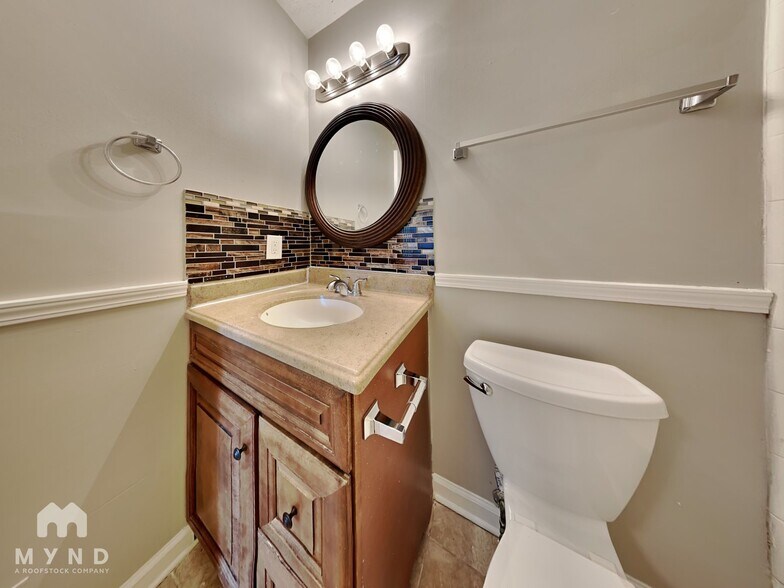 Building Photo - 2262 New Castle Cir