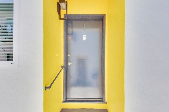 Building Photo - 1265 Oak Grove Ave