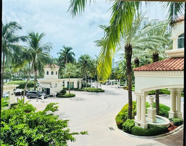 Building Photo - 20000 E Country Club Dr