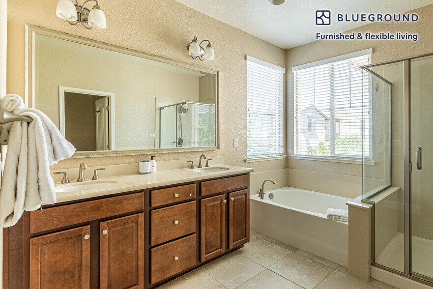 Building Photo - 5018 Osborne Cir