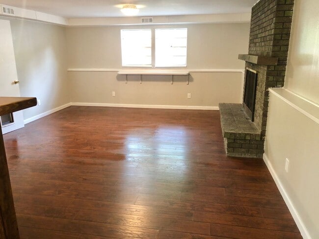Building Photo - Spacious 4 Bed, 2 Bath House in West Fort ...