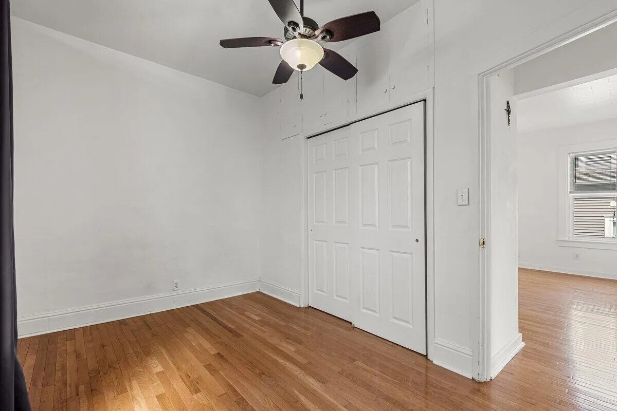 Back Bedroom - 1052 Poplar St