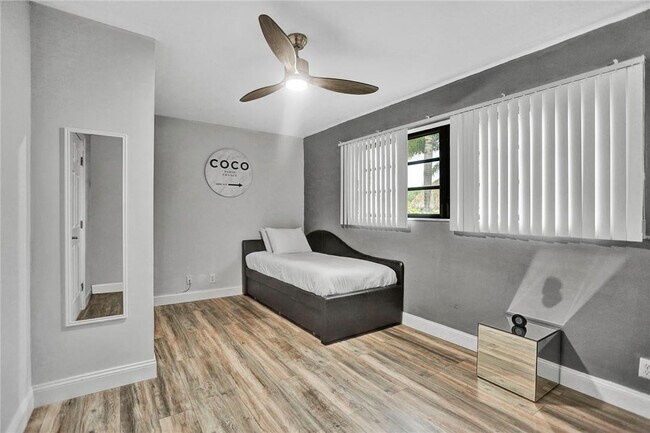 Building Photo - 5170 SW 89th Terrace