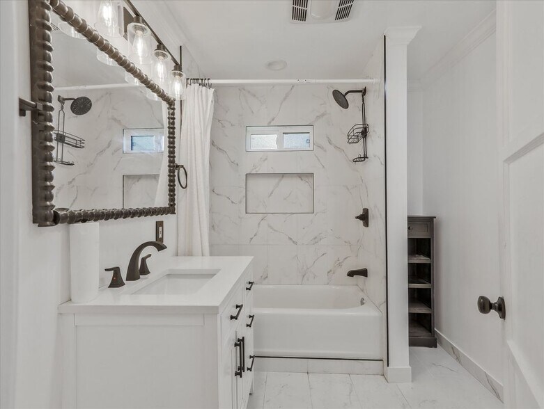 Building Photo - 3826 Burnside Ave