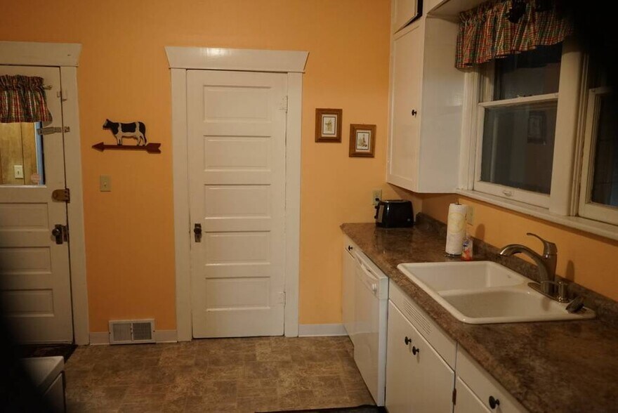 Kitchen with full size pantry - 4910 E 6th Ave