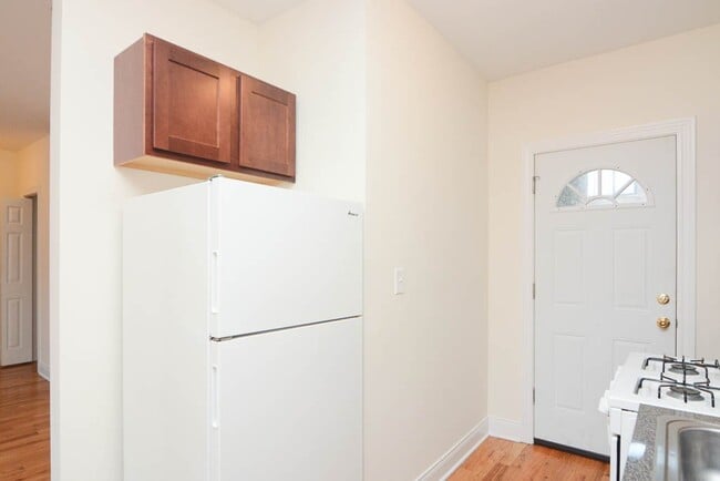 Building Photo - 631 W Cornelia