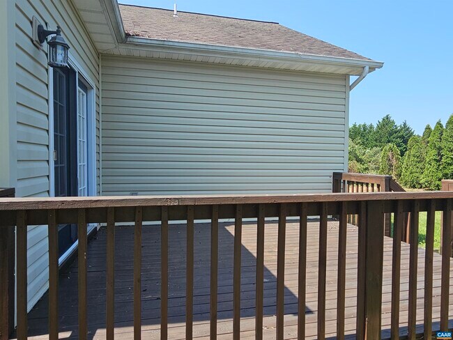 Building Photo - 134 Deerwood Dr