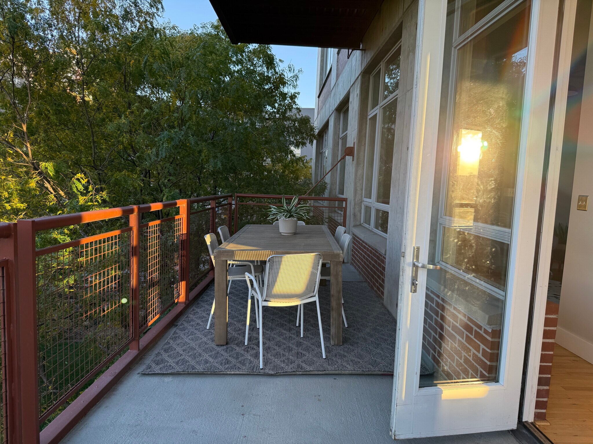 Building Photo - 2000 Little Raven St