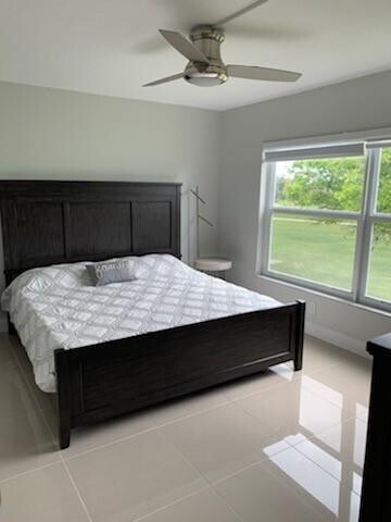 Building Photo - 2950 N Palm Aire Dr