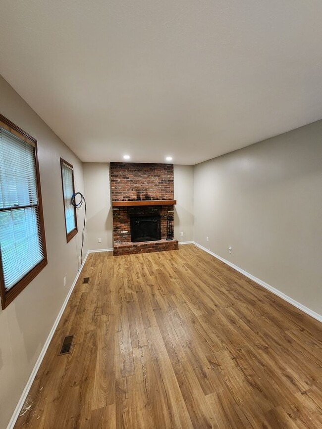 Building Photo - 4 Bedroom Home For Rent in Solon