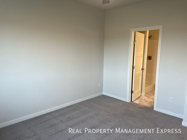 Building Photo - Brand New: 3 Bedroom 2.5 Bathroom Townhome