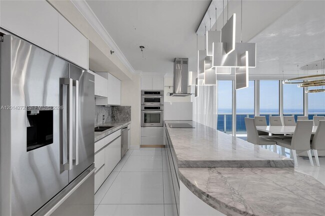 Building Photo - 1830 S Ocean Dr