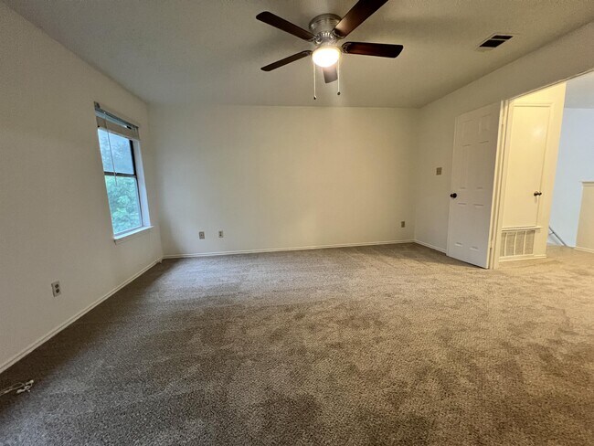 Building Photo - 8607 Cretys Cove