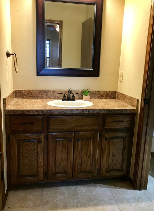 Building Photo - Beautiful Rental in Summerfield