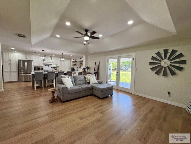 Building Photo - 35059 Anaqua Dr