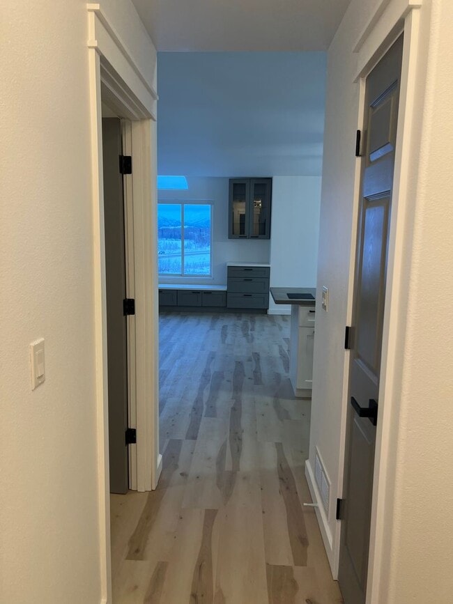 Building Photo - 3 bedroom with an Office!!!!