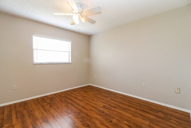Building Photo - 5113 Gardendale Ln