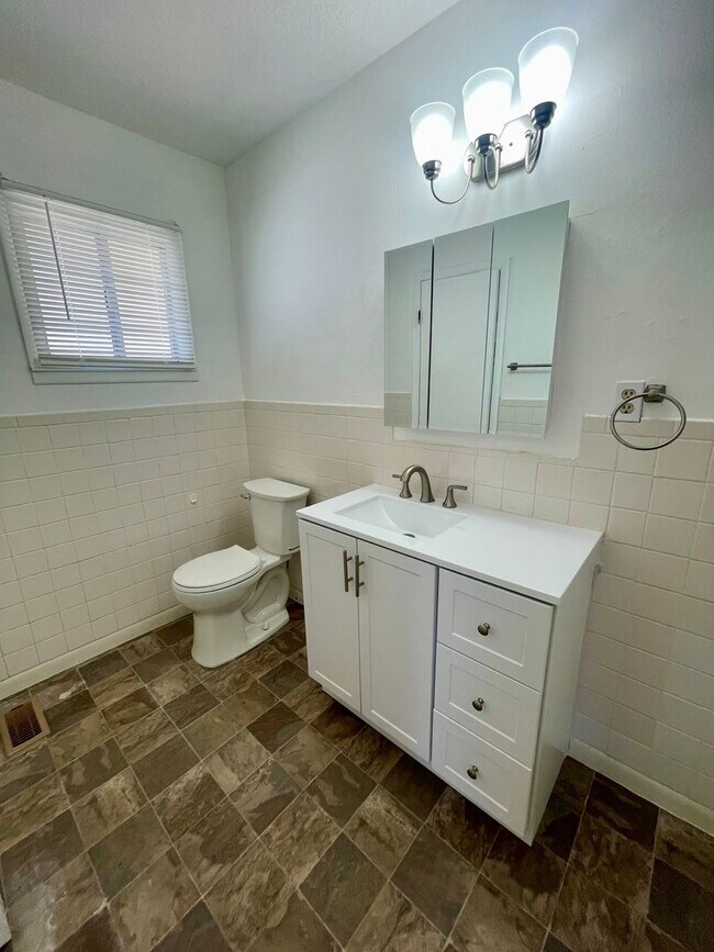 Building Photo - Swope - 407-409