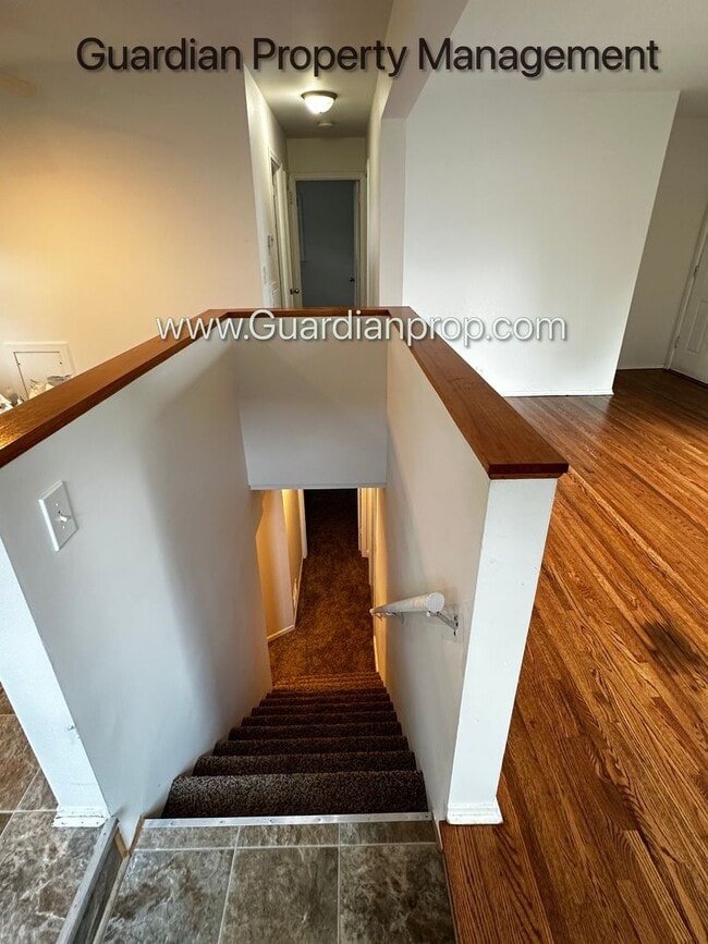 Building Photo - St Louis Park Single Family Home, 2 Baths, Office, Newly Finished Hardwood Floors