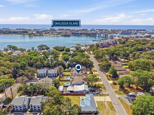 Building Photo - Stunning 4 Bedroom Home with Solar Energy & Private Pool!