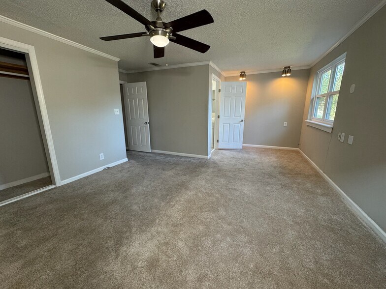 Building Photo - 2052 E 42nd St