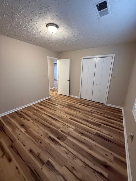 Building Photo - 719 Main St