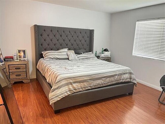 Building Photo - Bakersfield Best Home