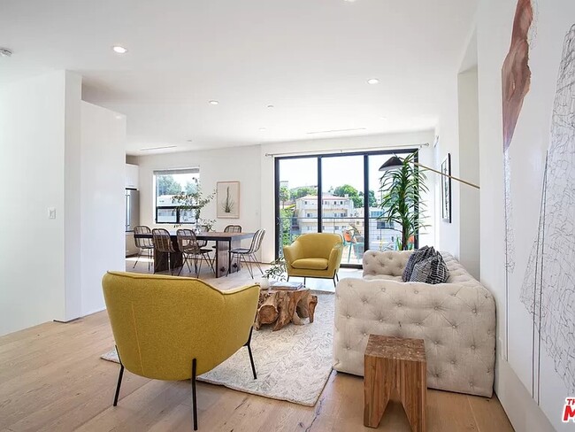 Building Photo - 3756 Brilliant Dr