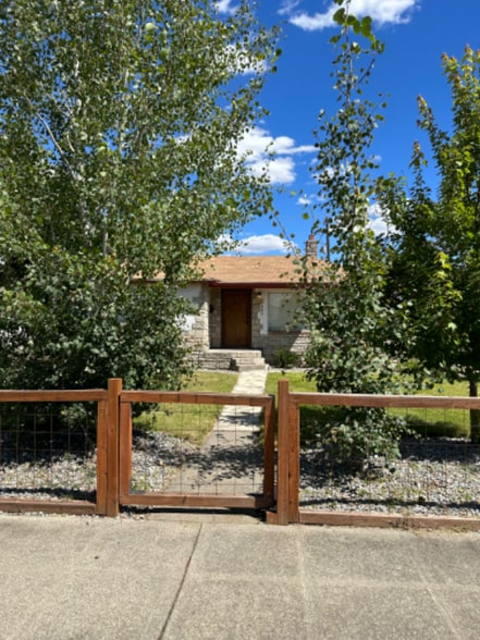 Building Photo - 4024 N Walnut St